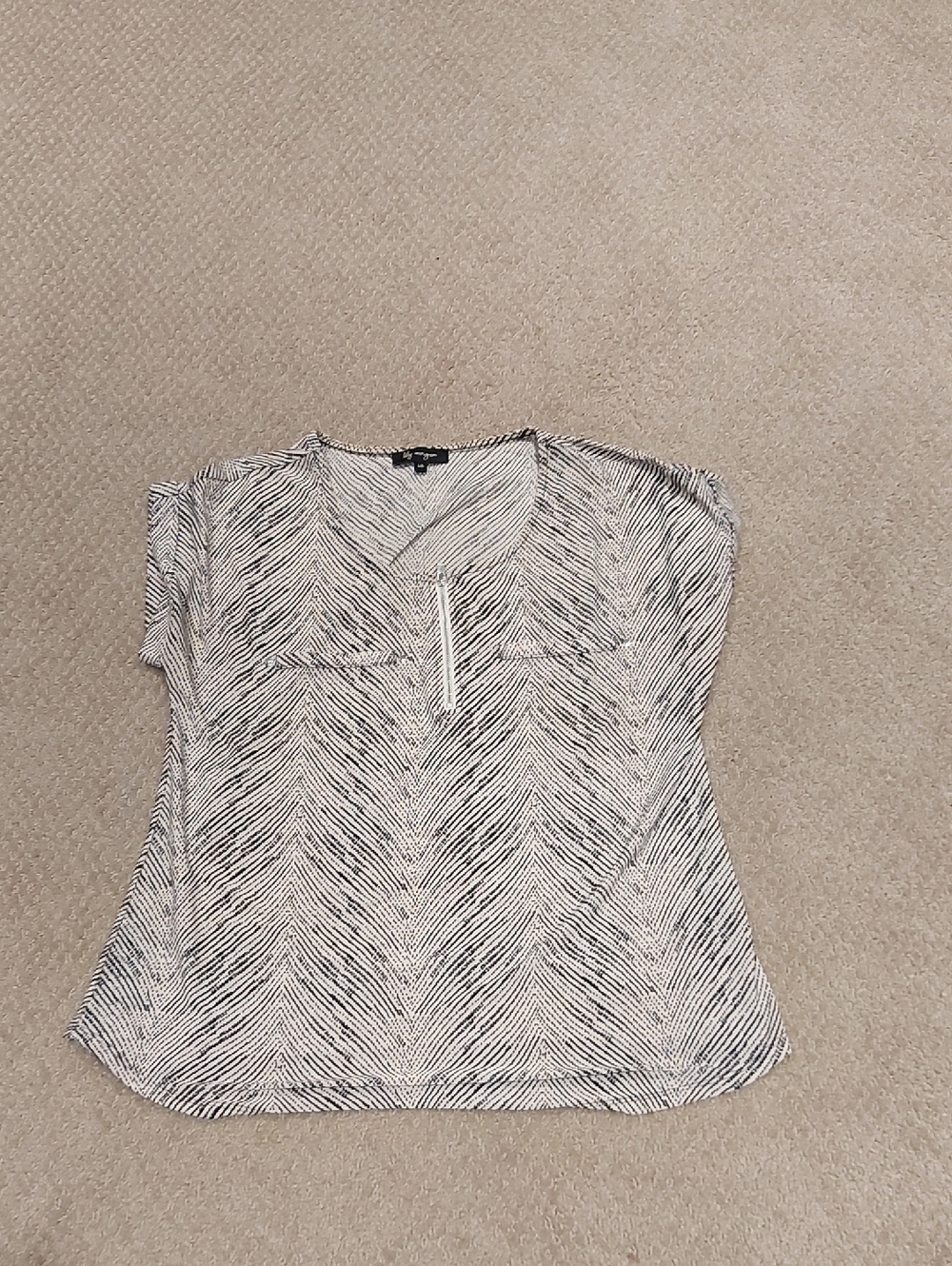 Black & White Short-Sleeve V-Neck Printed Blouse
